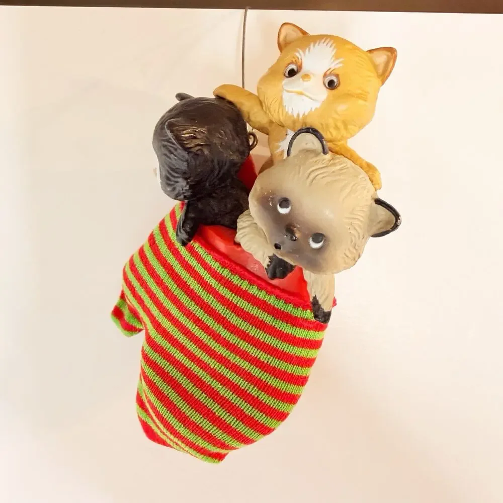 Vintage Hallmark Ornament 3 Kittens in Mitten Christmas 1984 Nursery Rhyme